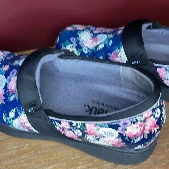 Softwalk Floral Clog - Picture 11 of 12